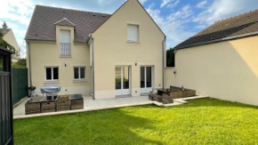Magnifique villa 12 pers - 6 chambres avec salle de bain privative au Calme - 30 min Asterix - Ecrin de charme